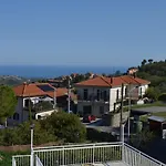 La Parisienne Villa Diano Borello