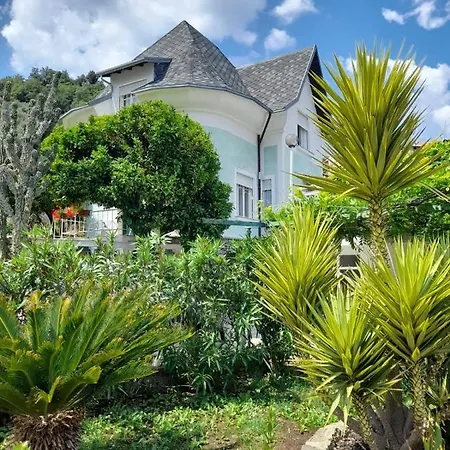 La Parisienne Villa Diano Borello