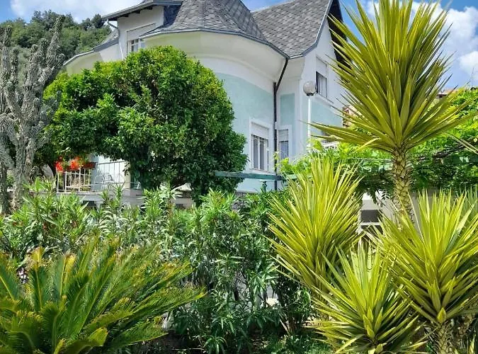 La Parisienne Villa Diano Borello