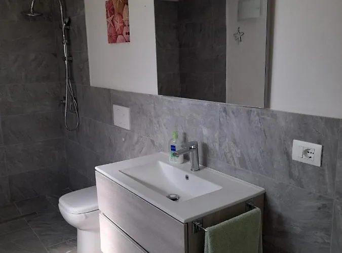 La Parisienne Villa Diano Borello